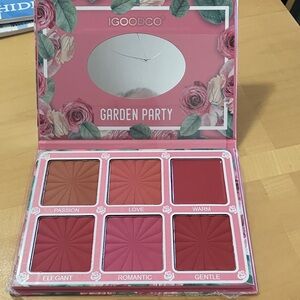 NWT Very Vegan Garden Party Blusher Palette - Pink